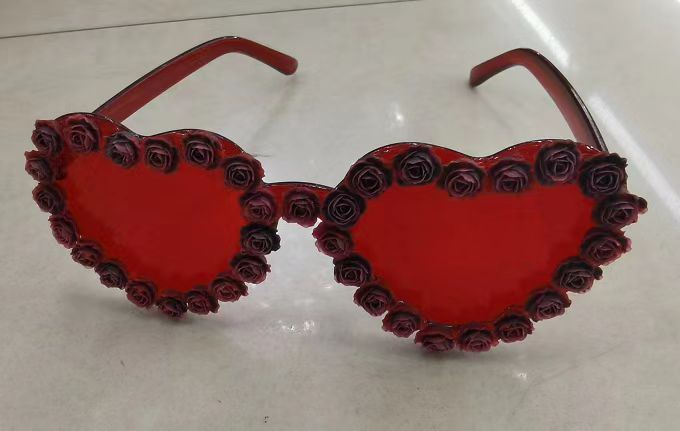 Red flower heart glasses
