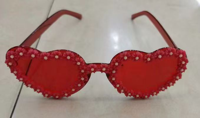 Red flower heart glasses